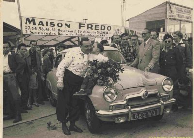 1952 07-09 06 le 24ème Bol d'Or à Montlhéry. C.A. Martin 1er Cat. Simca Aronde 2122 km., n°5. Le Jamtel Redex, accident sur Porsche. 4