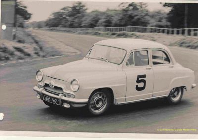 1952 07-09 06 le 24ème Bol d'Or à Montlhéry. C.A. Martin 1er Cat. Simca Aronde 2122 km., n°5. Le Jamtel Redex, accident sur Porsche. 6
